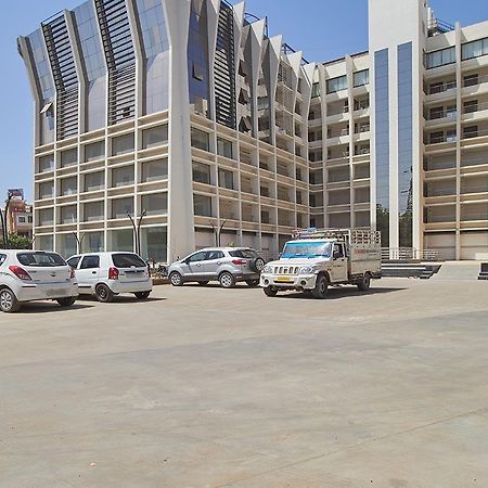 7 Wonders Hotel Gandhinagar Buitenkant foto
