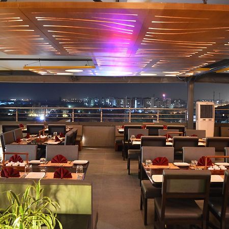 7 Wonders Hotel Gandhinagar Buitenkant foto
