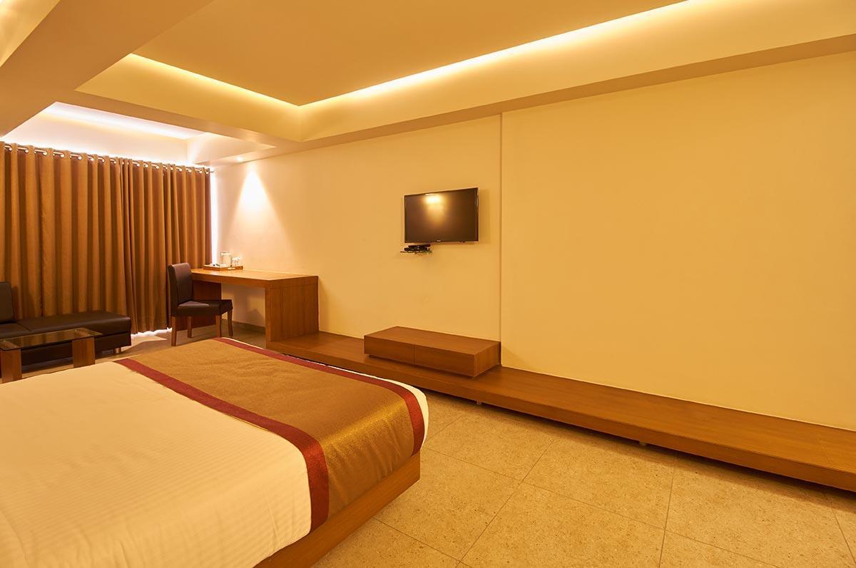 7 Wonders Hotel Gandhinagar Buitenkant foto
