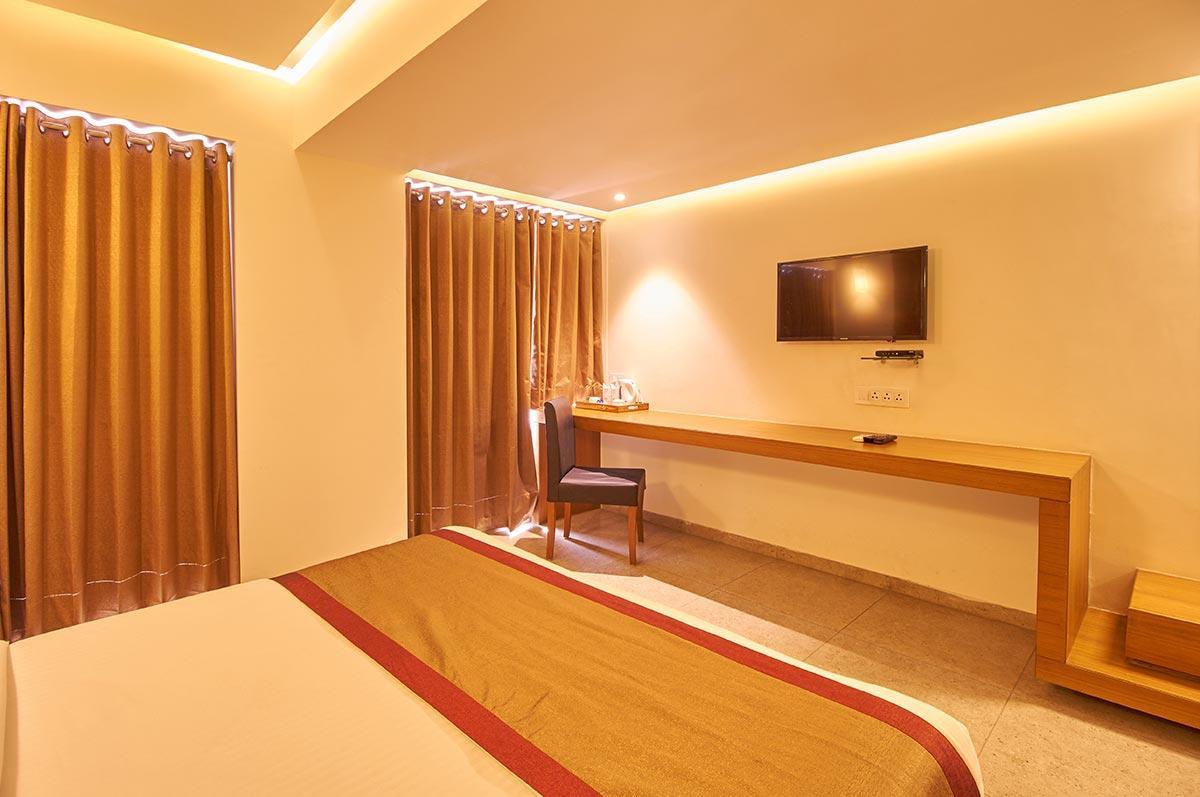 7 Wonders Hotel Gandhinagar Buitenkant foto