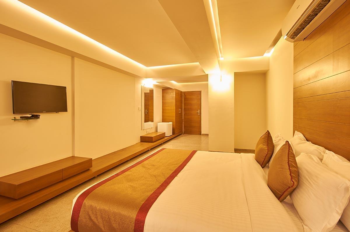 7 Wonders Hotel Gandhinagar Buitenkant foto