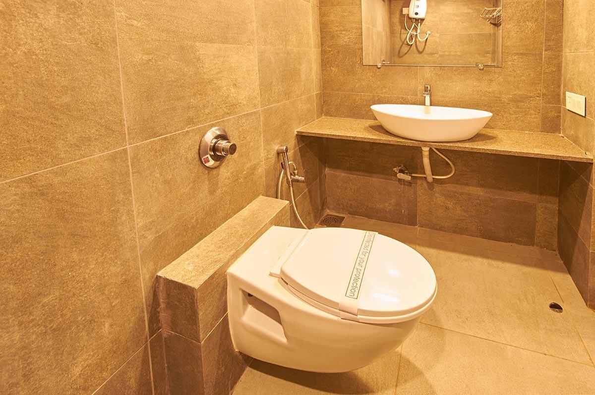 7 Wonders Hotel Gandhinagar Buitenkant foto